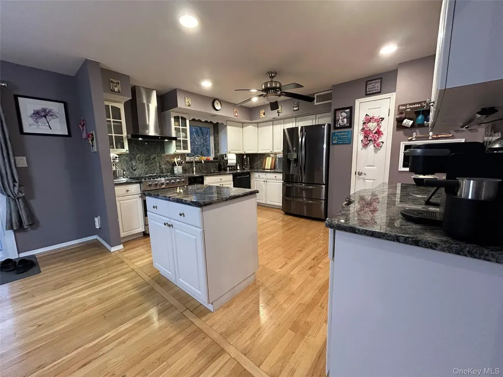 839 Pine Avenue West Islip NY 11795