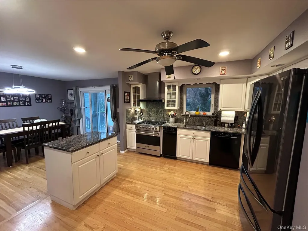 839 Pine Avenue West Islip NY 11795