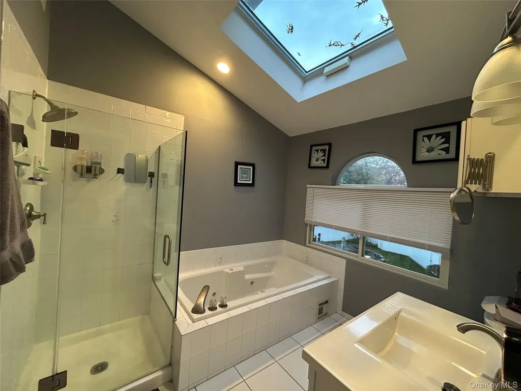 839 Pine Avenue West Islip NY 11795