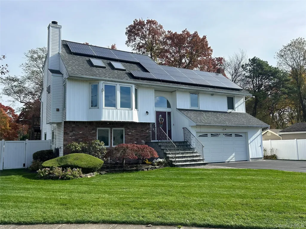 839 Pine Avenue West Islip NY 11795