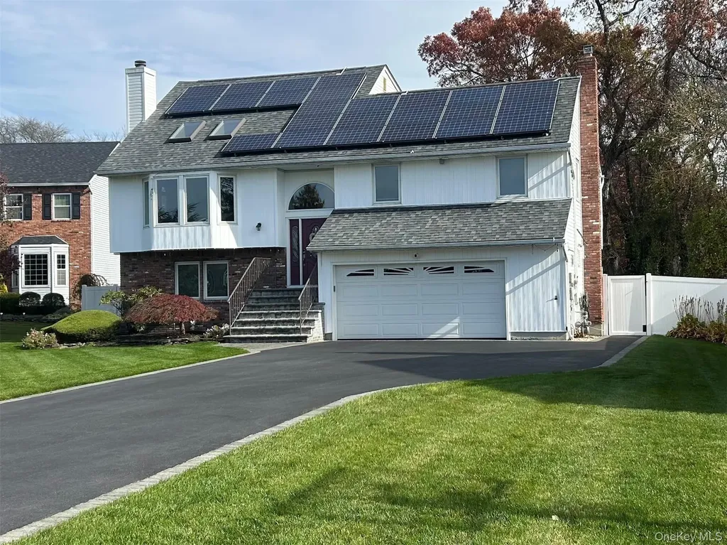 839 Pine Avenue West Islip NY 11795