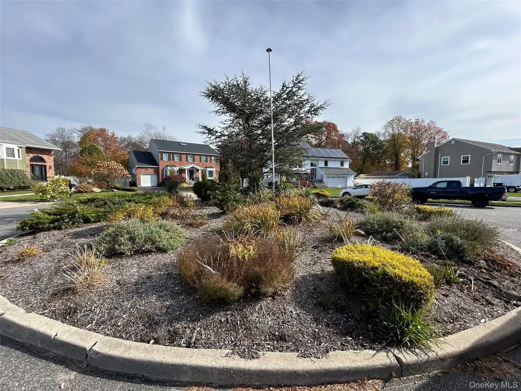 839 Pine Avenue West Islip NY 11795