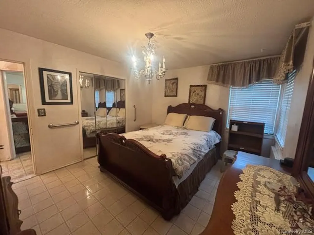 62 12th Avenue Mineola NY 11501