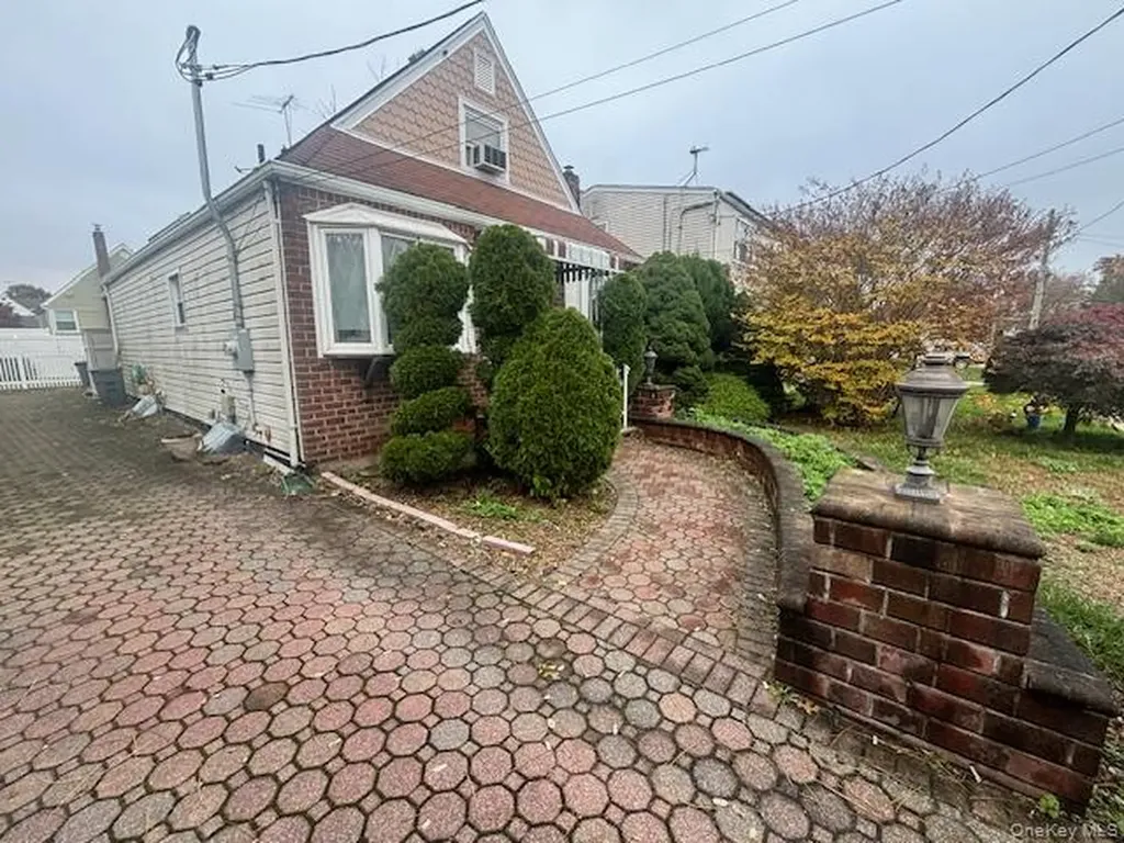 62 12th Avenue Mineola NY 11501