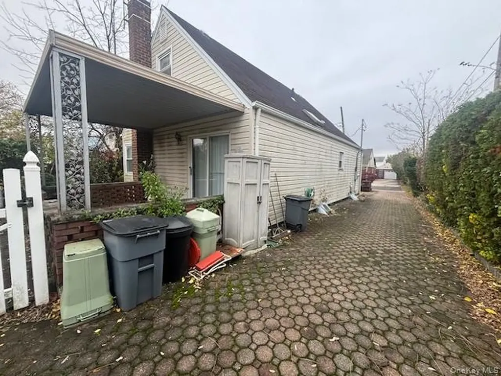 62 12th Avenue Mineola NY 11501