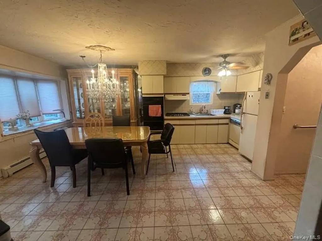 62 12th Avenue Mineola NY 11501