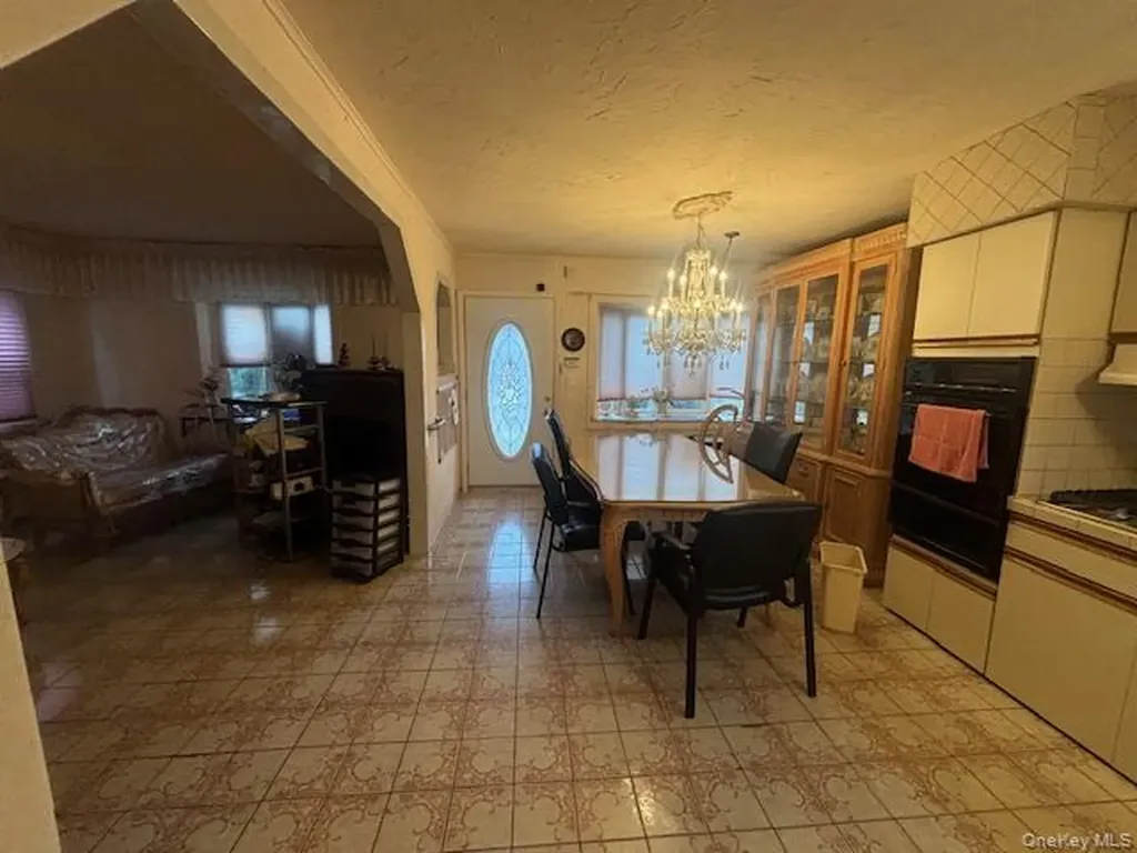 62 12th Avenue Mineola NY 11501