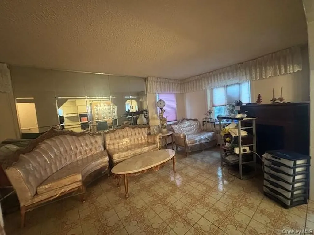 62 12th Avenue Mineola NY 11501