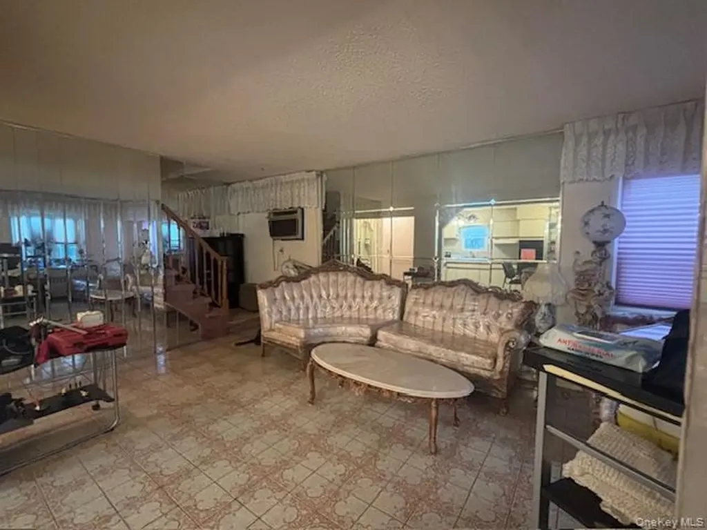 62 12th Avenue Mineola NY 11501