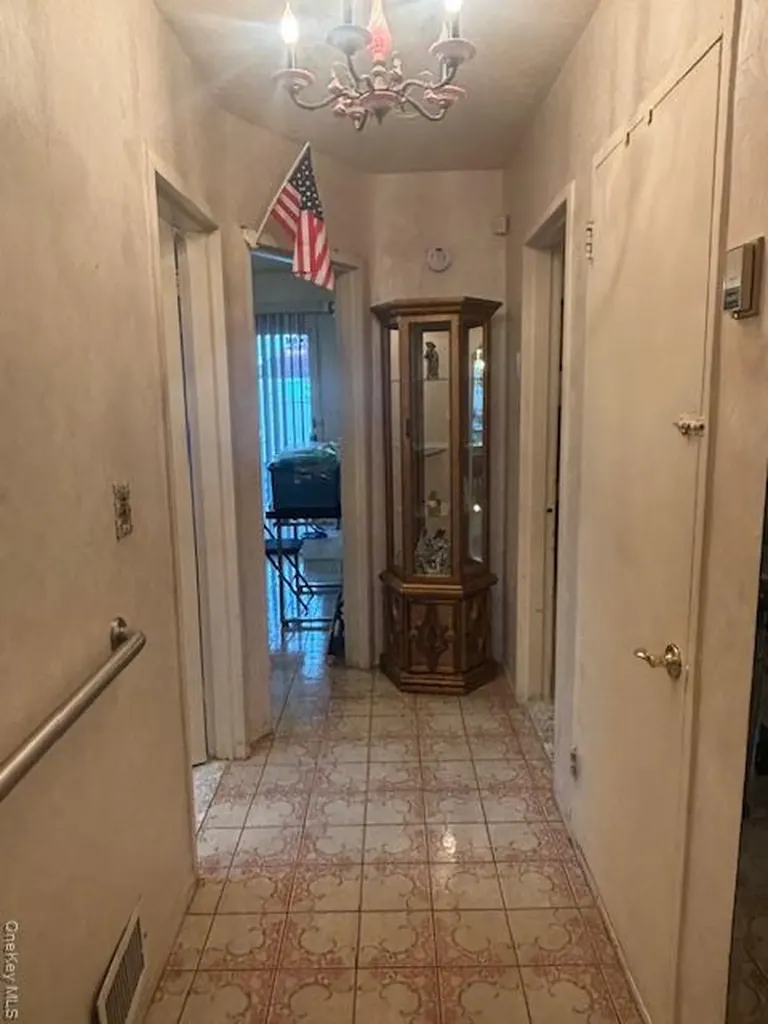 62 12th Avenue Mineola NY 11501