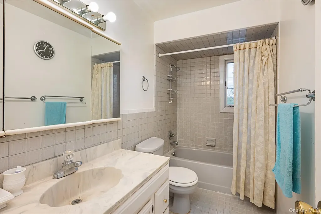68 Myles Avenue Levittown NY 11756