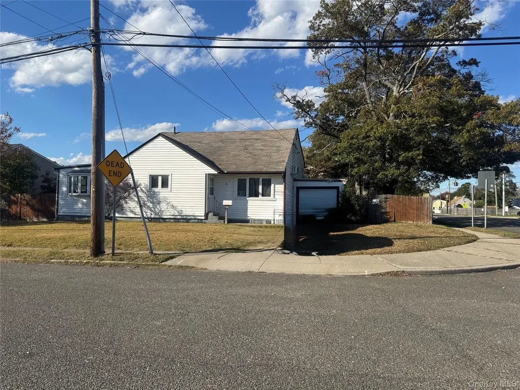 9 Pratt Street West Babylon NY 11704