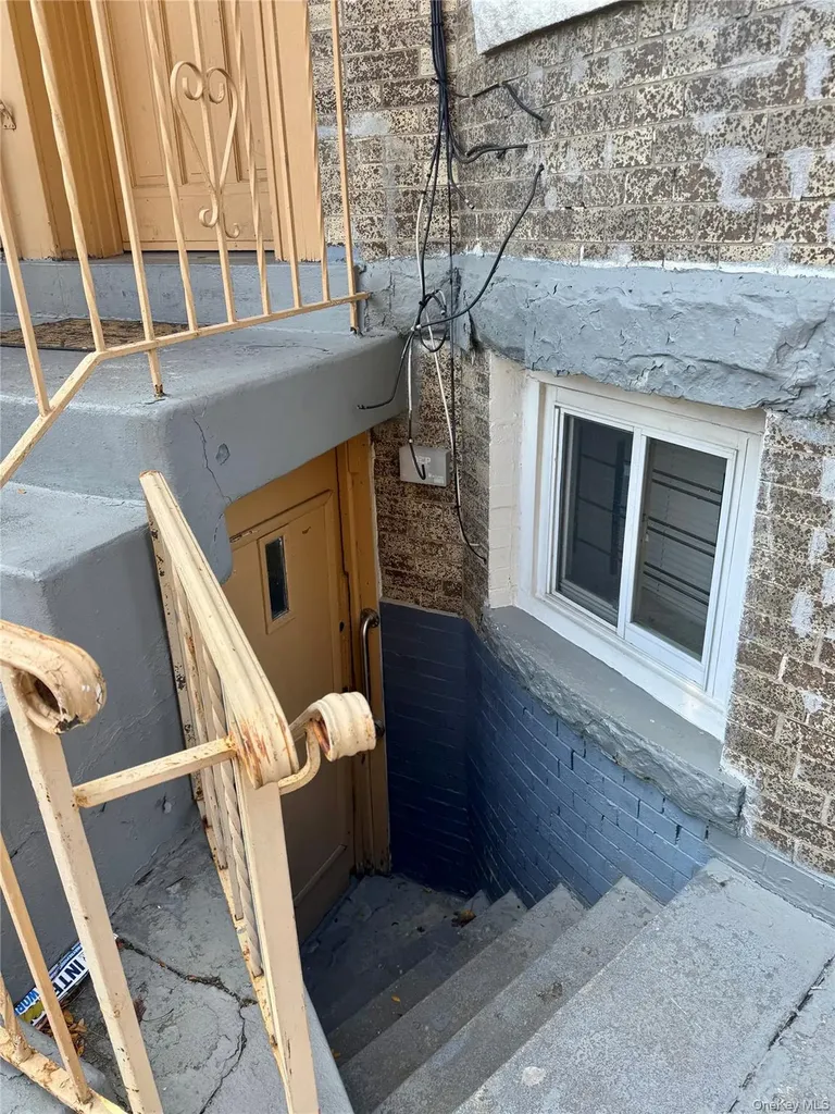 182 Lincoln Avenue Brooklyn NY 11208