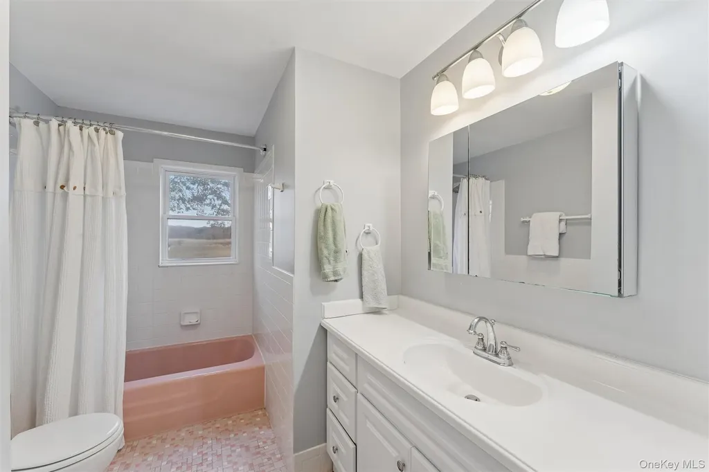 23 Old Main Road Quogue NY 11959
