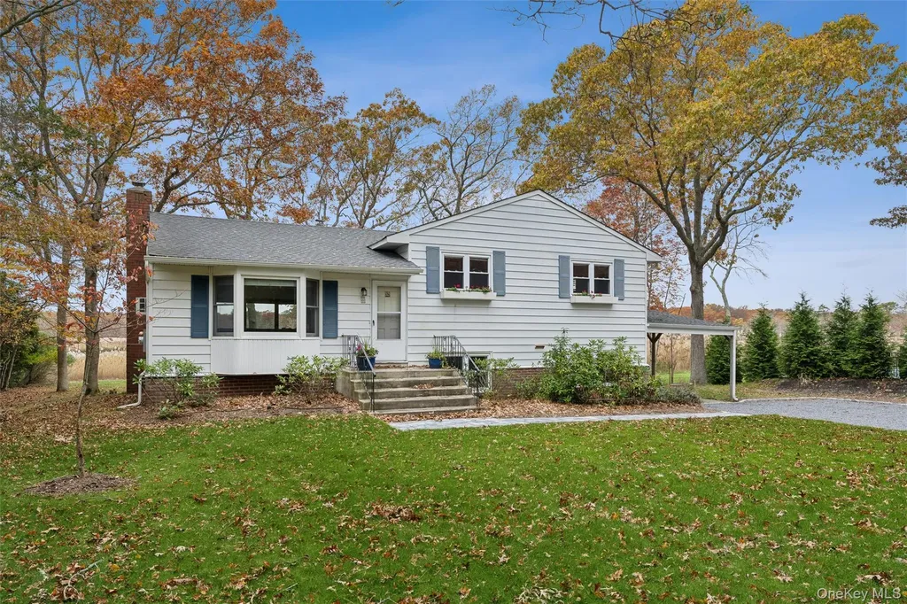 23 Old Main Road Quogue NY 11959