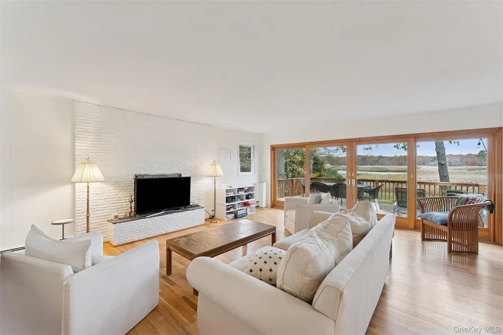 23 Old Main Road Quogue NY 11959