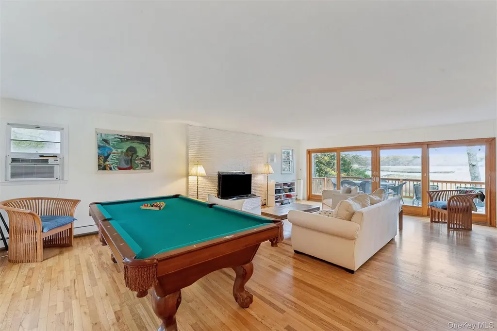23 Old Main Road Quogue NY 11959