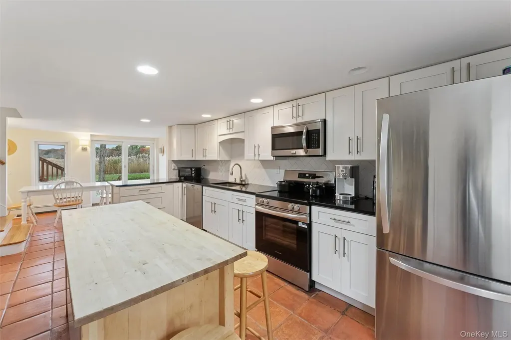 23 Old Main Road Quogue NY 11959