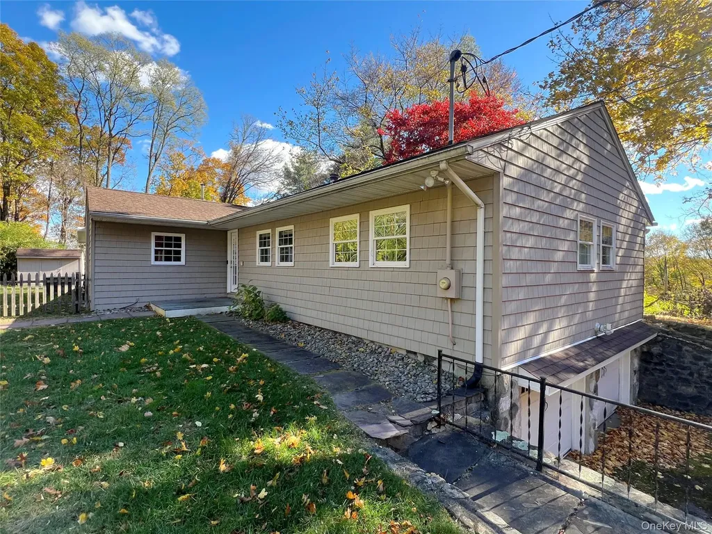 18 Chestnut Lane Newburgh NY 12550