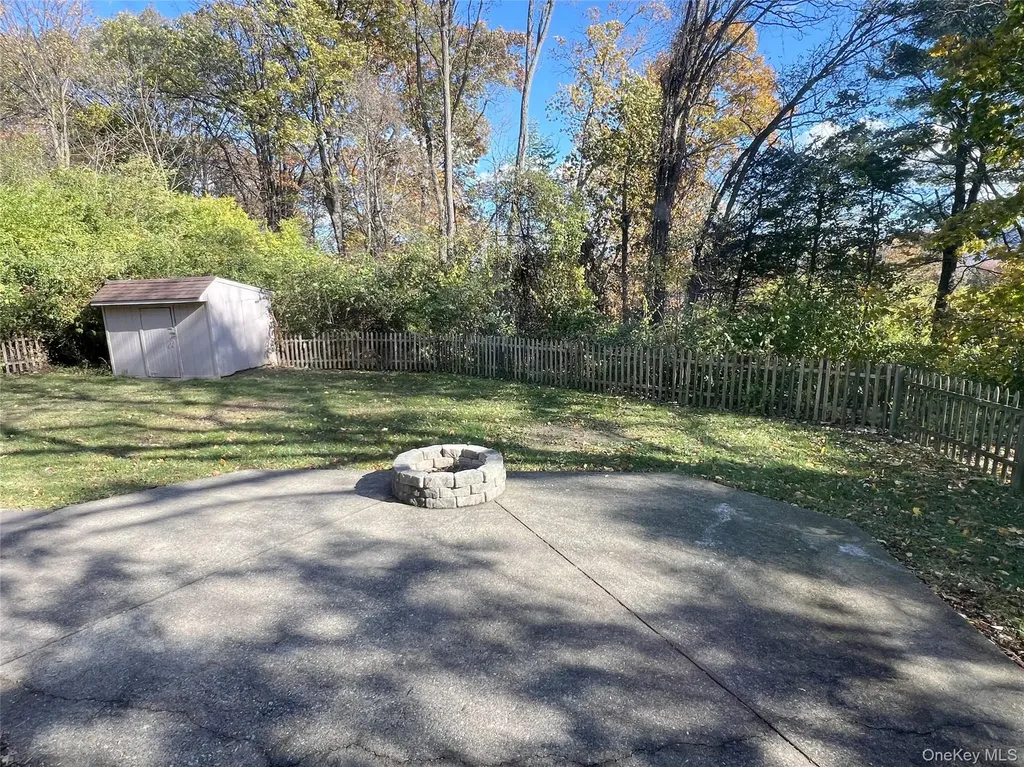 18 Chestnut Lane Newburgh NY 12550