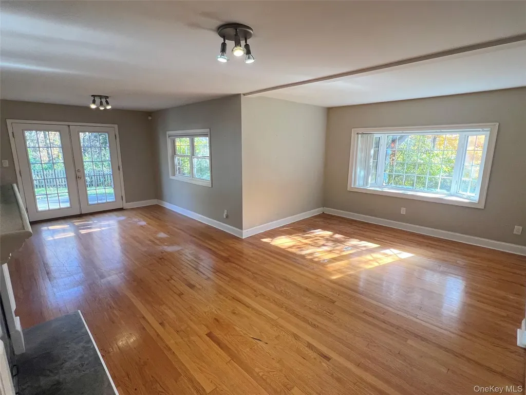 18 Chestnut Lane Newburgh NY 12550