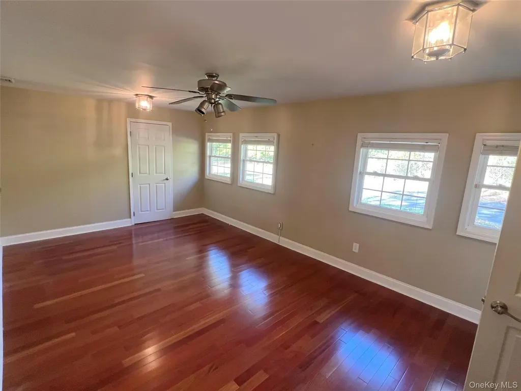 18 Chestnut Lane Newburgh NY 12550