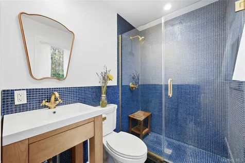 7 School Street Bayville NY 11709