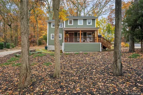 7 School Street Bayville NY 11709