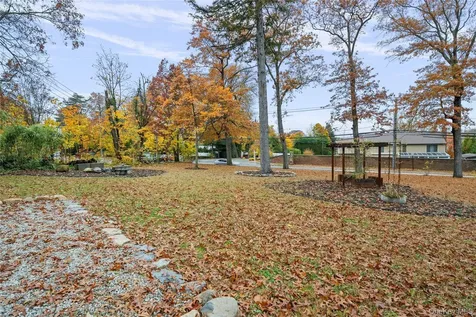 7 School Street Bayville NY 11709