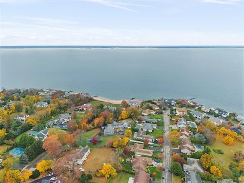 7 School Street Bayville NY 11709