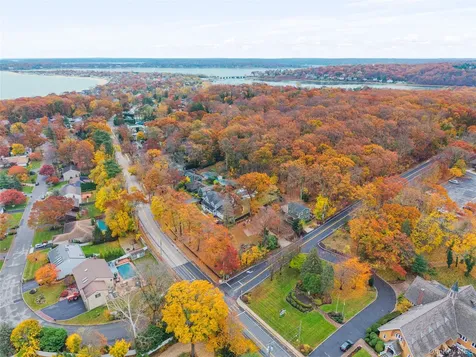 7 School Street Bayville NY 11709