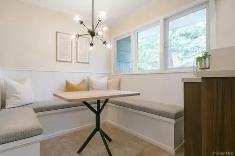 12 Violet Road Bayville NY 11709