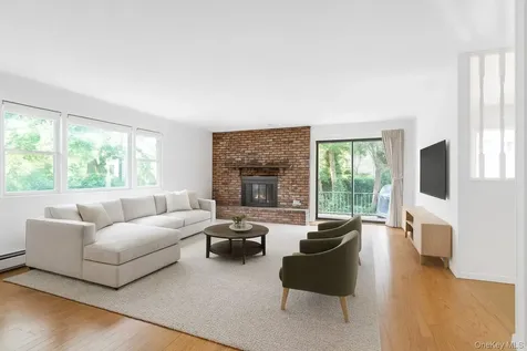 12 Violet Road Bayville NY 11709