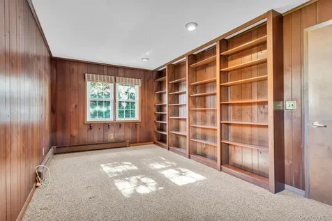 12 Violet Road Bayville NY 11709