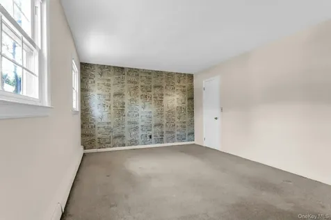 12 Violet Road Bayville NY 11709