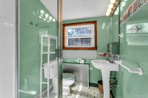 12 Violet Road Bayville NY 11709