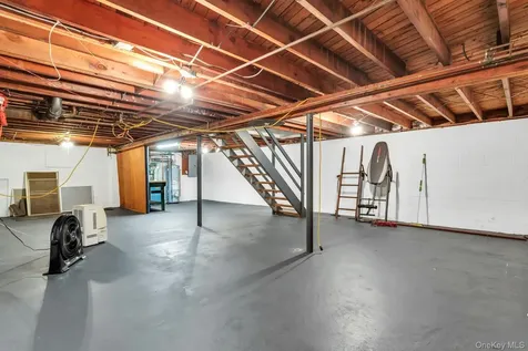 12 Violet Road Bayville NY 11709