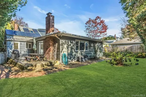 12 Violet Road Bayville NY 11709