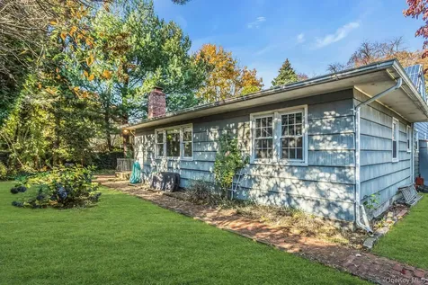 12 Violet Road Bayville NY 11709