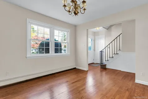 12 Violet Road Bayville NY 11709