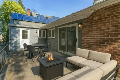 12 Violet Road Bayville NY 11709