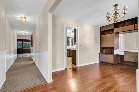 12 Violet Road Bayville NY 11709