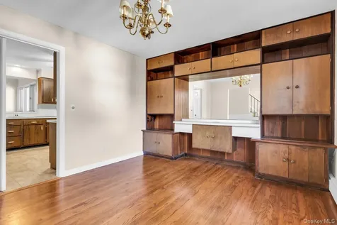 12 Violet Road Bayville NY 11709