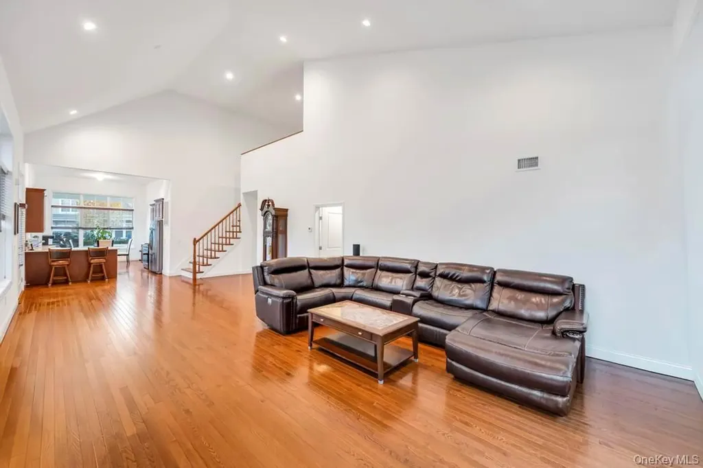 195 Belmont Circle Yaphank NY 11980