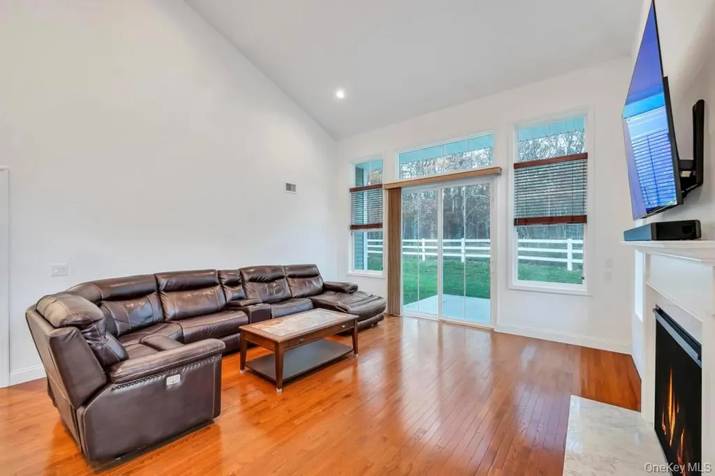 195 Belmont Circle Yaphank NY 11980