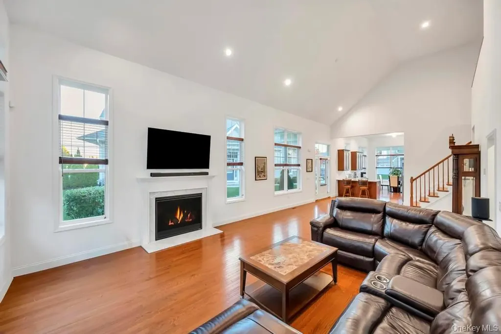 195 Belmont Circle Yaphank NY 11980