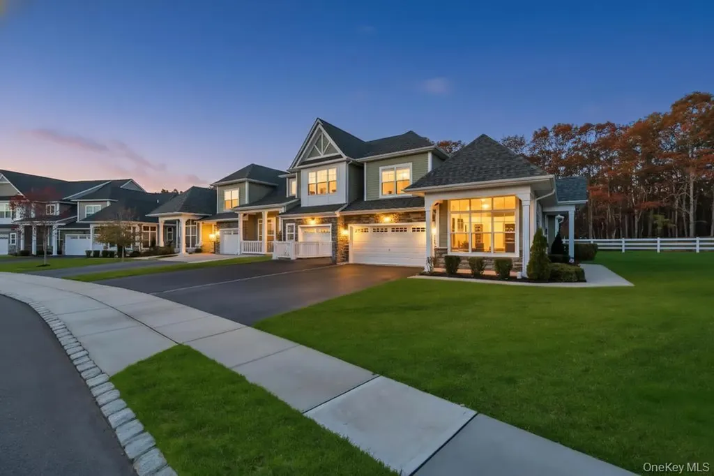 195 Belmont Circle Yaphank NY 11980