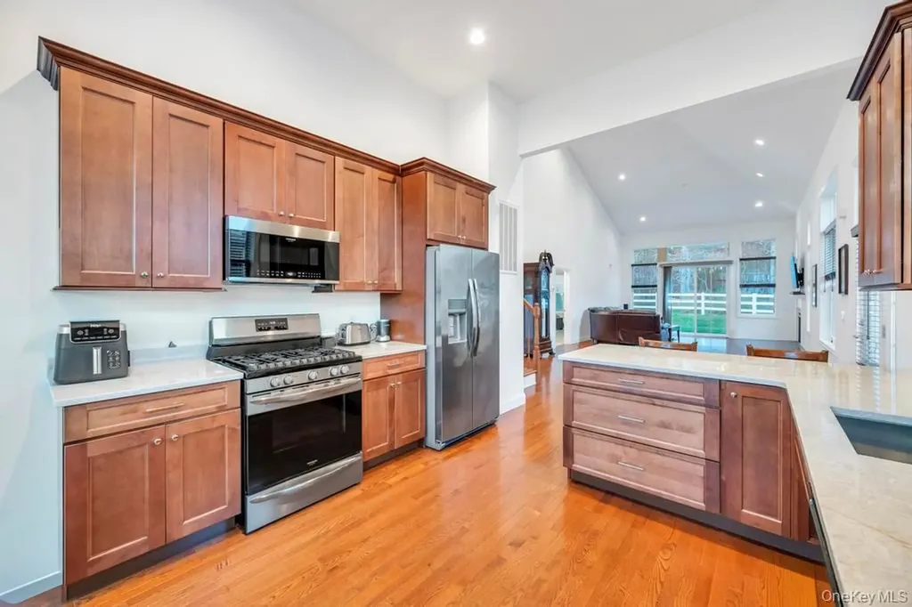195 Belmont Circle Yaphank NY 11980