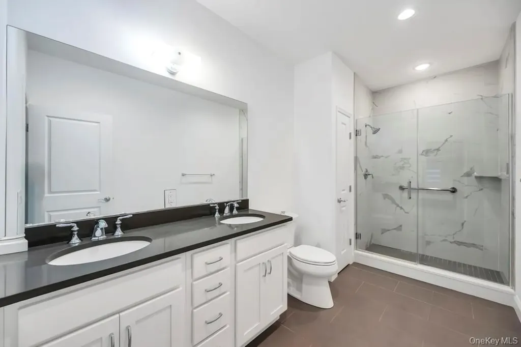 195 Belmont Circle Yaphank NY 11980