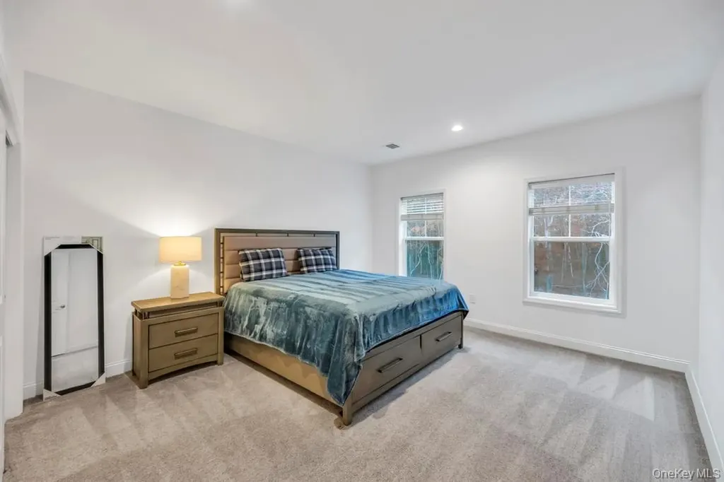 195 Belmont Circle Yaphank NY 11980